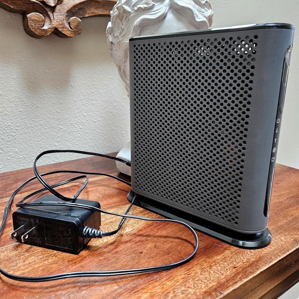 Motorola MB8600 DOCSIS 3.1 Cable Modem - Picture 6 of 8